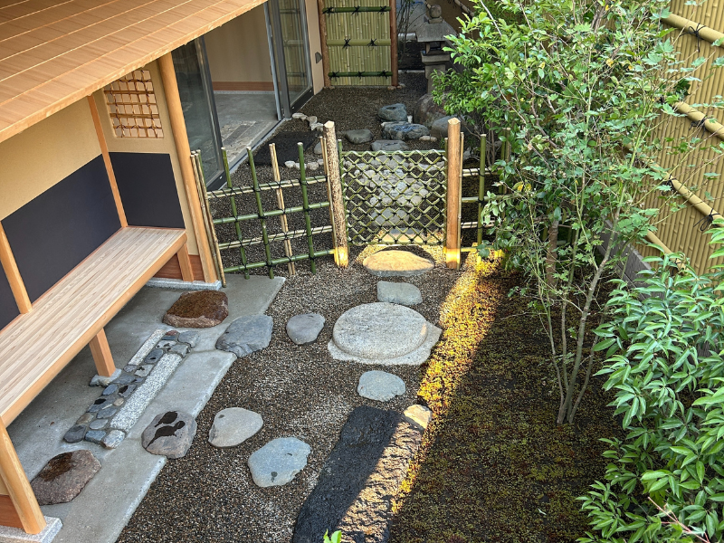 茶庭の造園工事（外露地）の写真