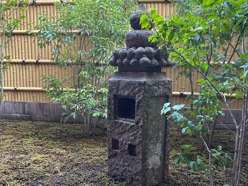 茶庭の造園工事（外露地）の写真